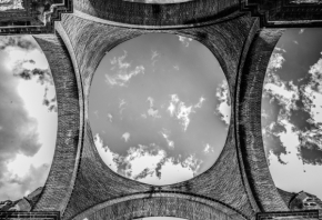 Církevní architektura - Fotograf roku - Kreativita - IV.kolo - Díra do nebe