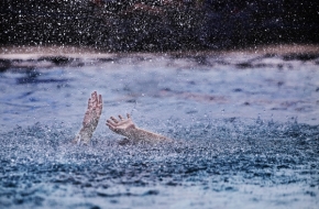 Okamžik zlomu - Fotograf roku - Kreativita - V.kolo - Když se učí plavat...