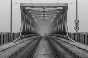 Městské okamžiky - hmla na moste