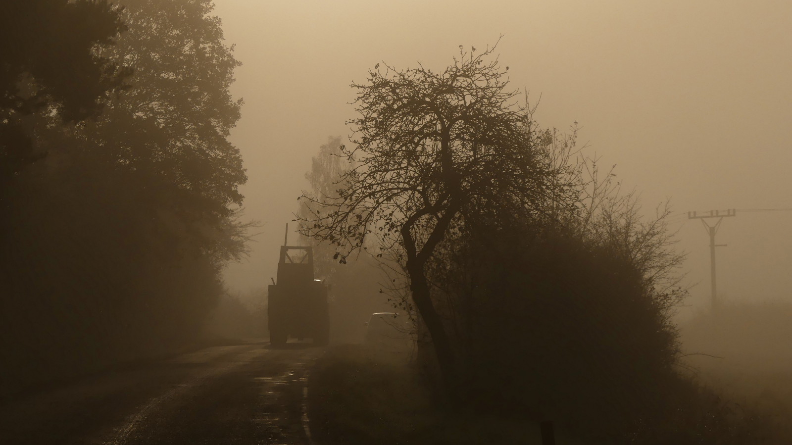 traktoristovo mlhavé ráno