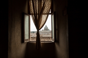 Tiché město a jeho architektura - Za oknem Vatikan