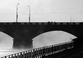 Tiché město a jeho architektura - Palackého most v mlze