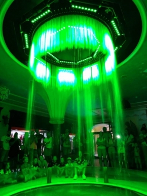 Odstíny zelené - svítící fontána