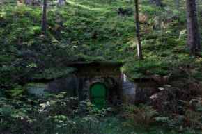 Odstíny zelené - Dvířka do podzemí