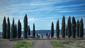 Cyklisté, běžci, cestovatelé a poutníci - Po toskánskych kopcoch