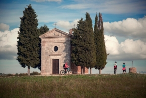Cyklisté, běžci, cestovatelé a poutníci - Pri kaplnke