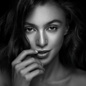 Černobílý portrét - Fotograf roku - Kreativita - V.kolo - Michaela