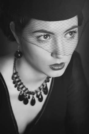 Černobílý portrét - Fotograf roku - Kreativita - V.kolo - Vdova