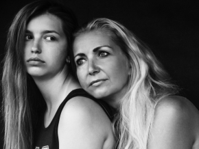 Černobílý portrét - Matka a dcera