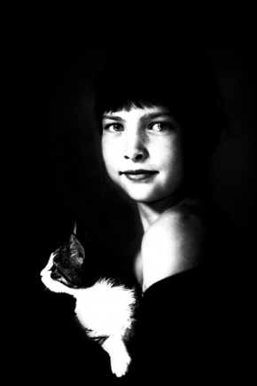 Černobílý portrét - Mona