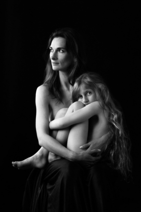 Černobílý portrét - Matka a dcera