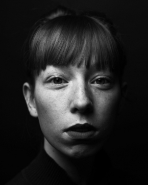 Černobílý portrét - Fotograf roku - Kreativita - V.kolo - nedokonalosť v dokonalosti