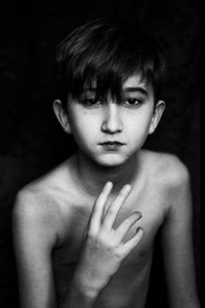 Černobílý portrét - Fotograf roku - Kreativita - V.kolo - Kristian