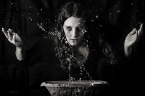 Černobílý portrét - The Witch