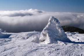 Zimní krajina - Sněhová skulptura na hřebeni Jeseníků