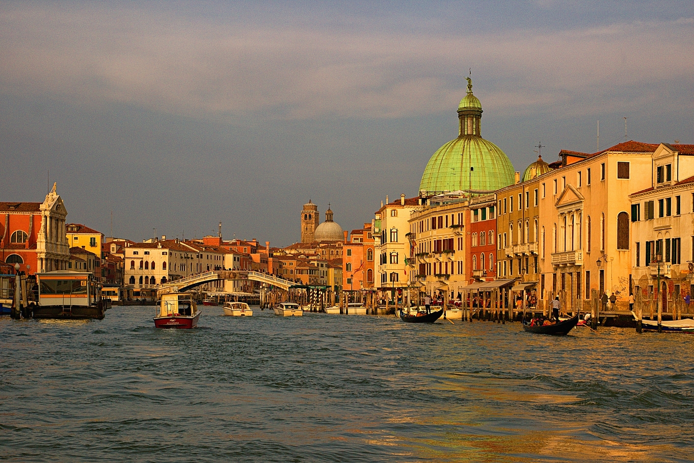 Benátky (město na chůdách)