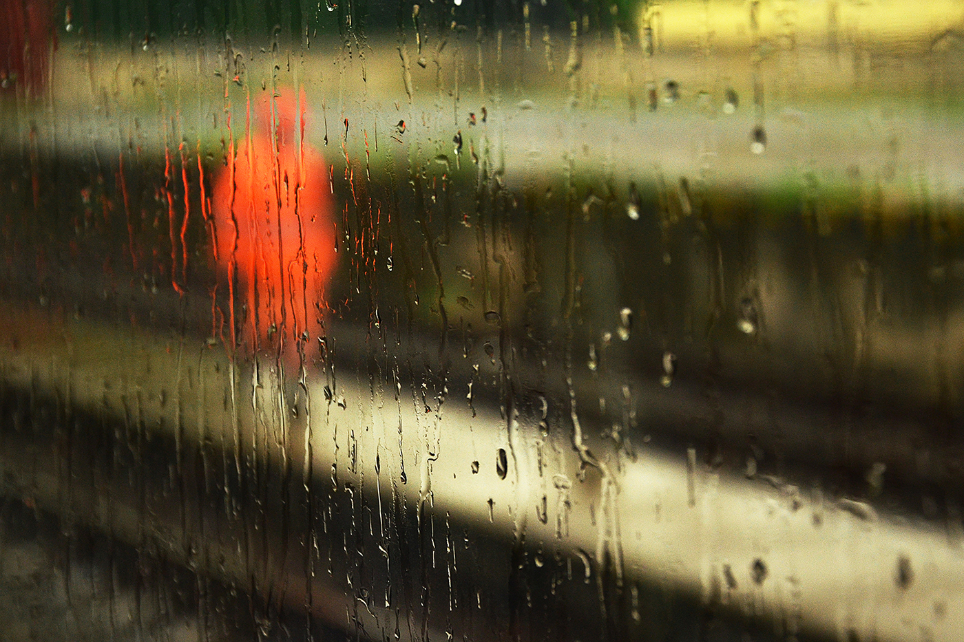 Deštivá cesta vlakem