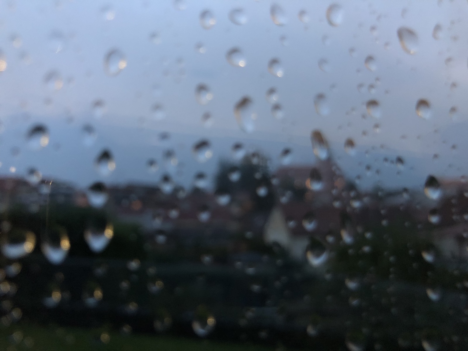 pohled z okna v dešti