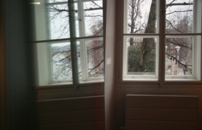 Pohled z okna - jedno okno dva výhledy