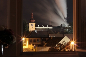 Pohled z okna - Noční cukrovar
