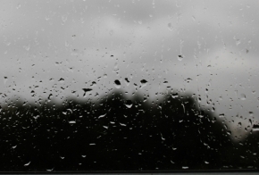 Pohled z okna - deštivý den