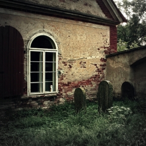 Pohled z okna - Pod hřbitovním oknem