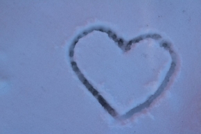 Srdce a lásky čas - srdce ve sněhu