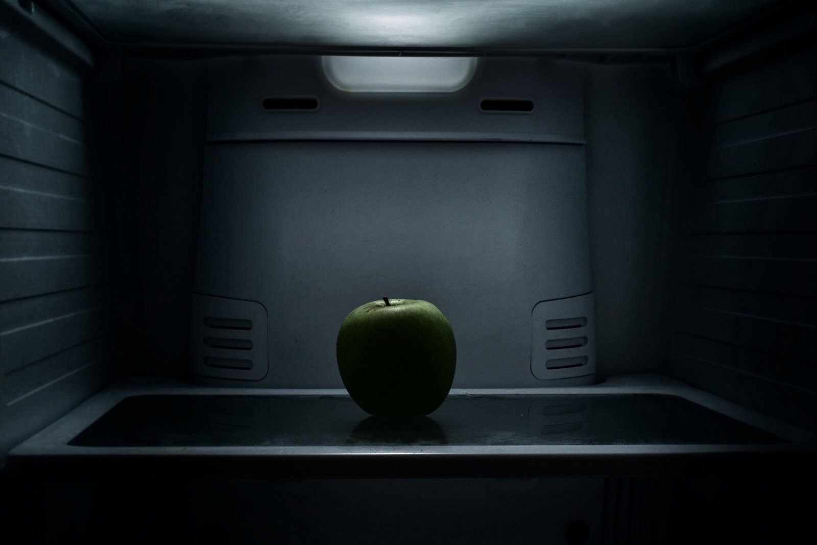 Apple v  lednici