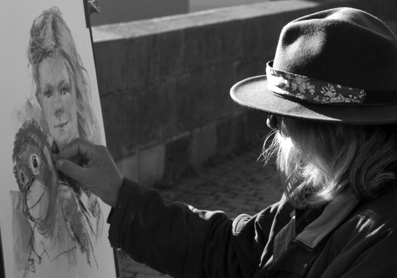 malíř na Karlově mostě