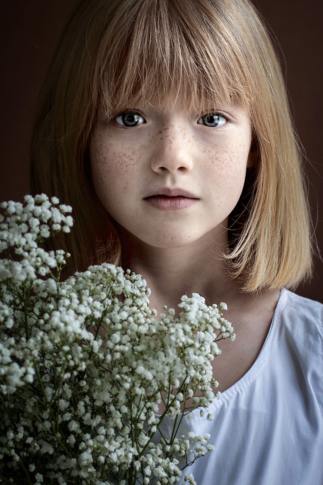 Dievčatko s kvetmi