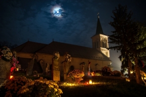 Architektura a konstrukce - Kostol v noci