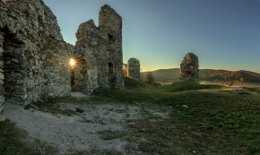Krajina - Ranní paprsky ve hradě Brníčko