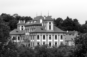 Černobílá - Trojský zámek