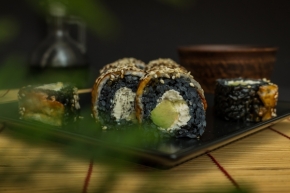 Jídlo - Sushi se sépiovým inkoustem