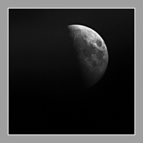 Černobílá - "Moon"