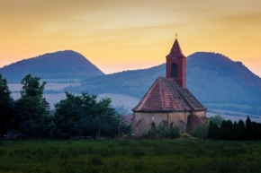 Kaple, kostely, křížové cesty - Kostel sv. Kateřiny, Chouč