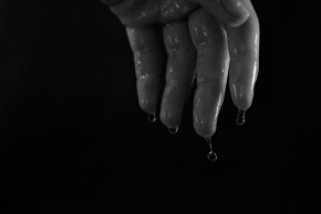 Černobílá - Unavené prsty pláčou