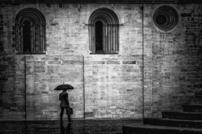 Street - Muž s deštníkem