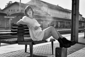 Černobílá - Čekání na vlak