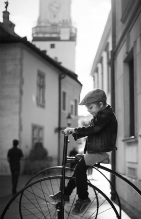 Černobílá - on bike