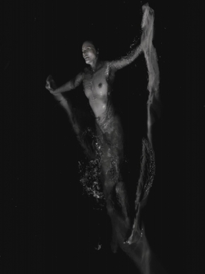 Černobílá - vodni levitace