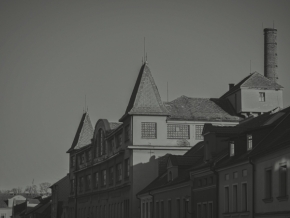 Černobílá - Stará budova