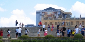 Street - Návštěvníci Versailles