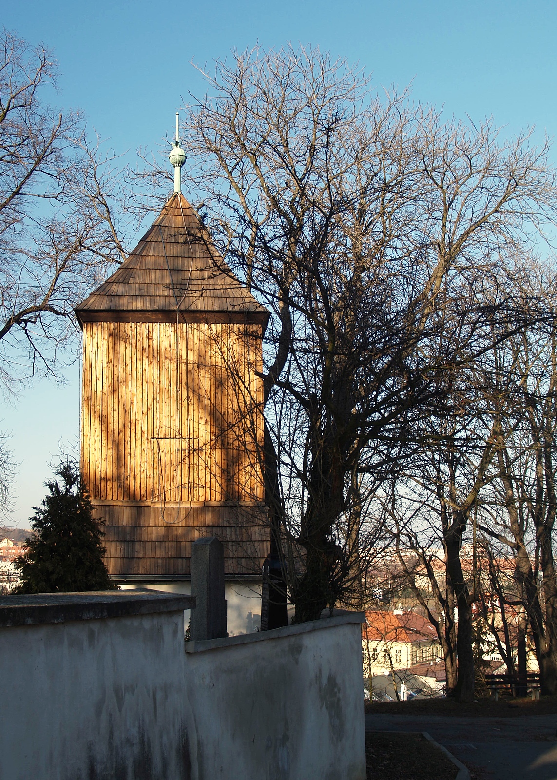 Zvonička u hřbitova ve starých Jinonicích