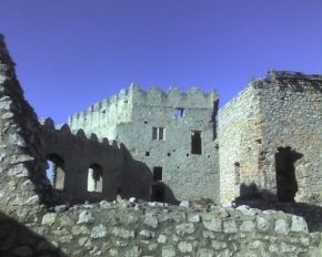 Zapomenutá krása staveb - Vnútro hradu Beckov