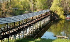 Zapomenutá krása staveb - Kolárovo, drevený mostík