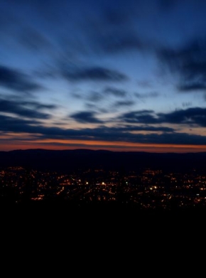 Světlo, stín a barva - Liberec před východem slunce