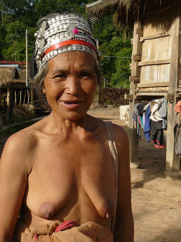 Akha-babička z etnického kmene v Laosu
