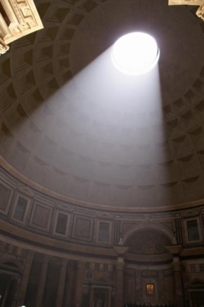 Světlo, stín a barva - Slunce v Pantheonu