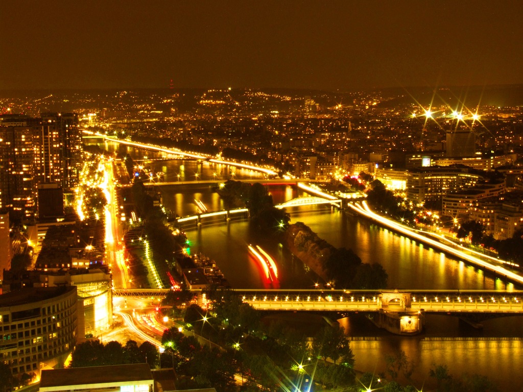 Noční pohled z Eiffel Tower